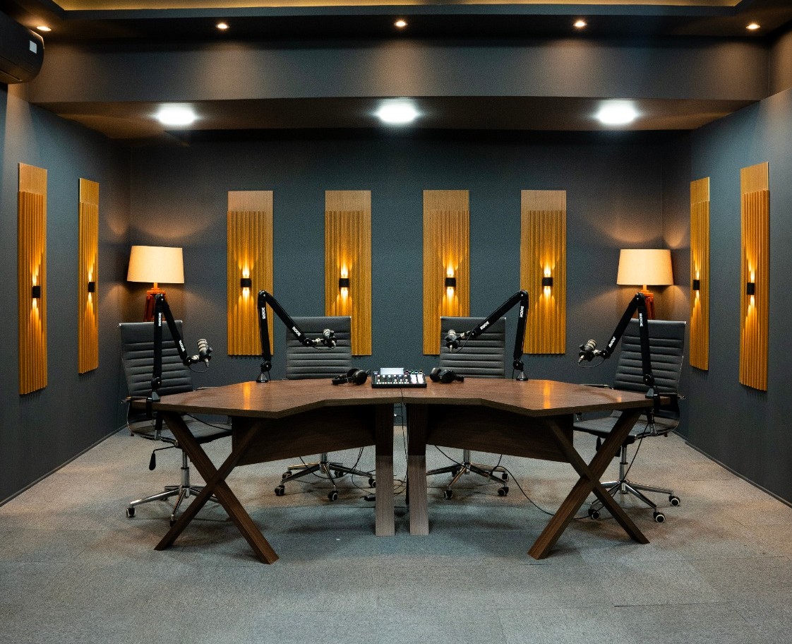 How to Choose the Best Podcast Studio in Dubai Image